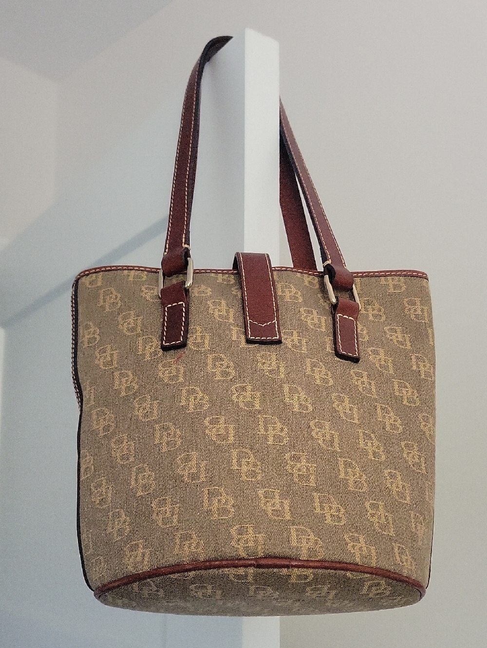Vintage 1975 Dooney & Bourke Brown Monogram Bucket Bag with Cognac Brown Trim - Picture 9 of 16